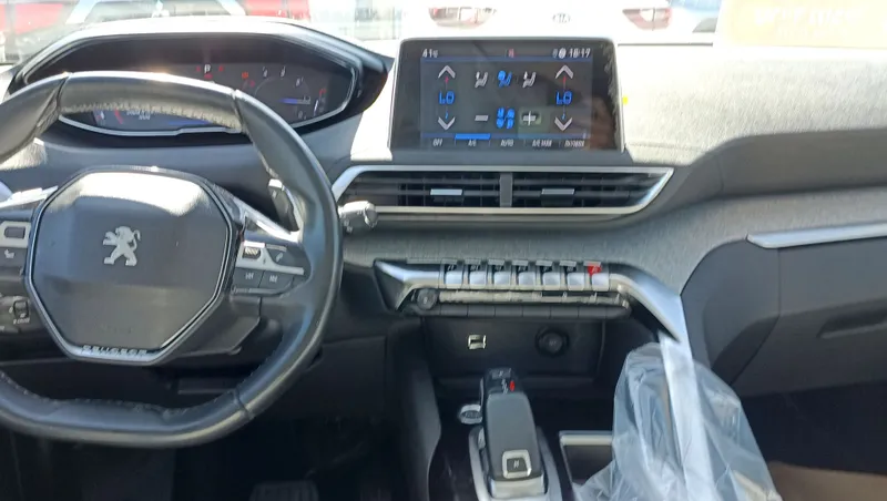 Peugeot 3008 с пробегом, 2020