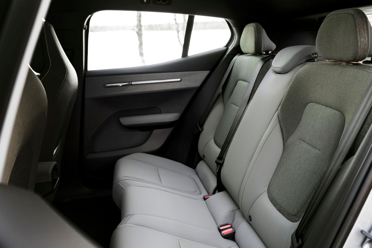 Volvo EX30 2023. Задние сидения. Внедорожник 5 дв., 1 поколение