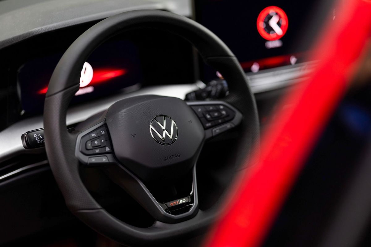פולקסווגן גולף GTI. הגה.