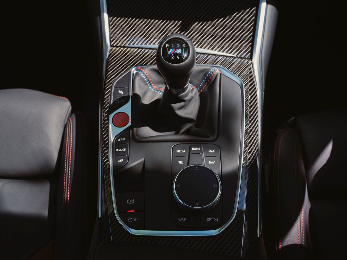 BMW M2. Центральная консоль.