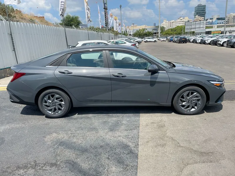 Hyundai Elantra new car, 2024