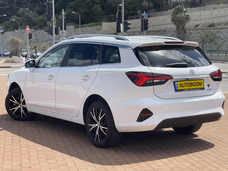 MG 5 2ème main, 2024, main privée