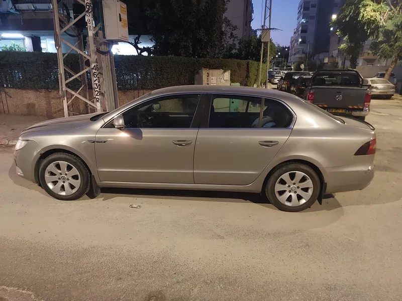 סקודה סופרב יד 2 רכב, 2013, פרטי
