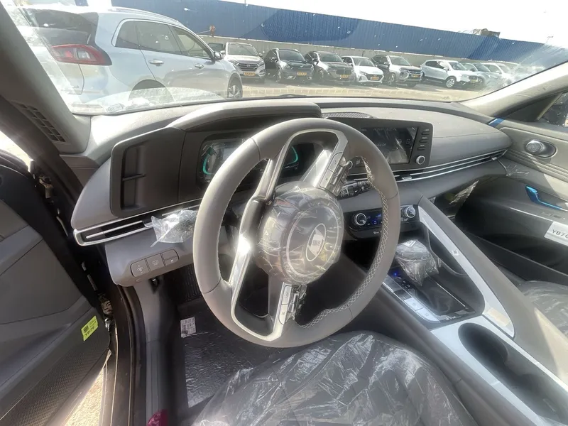 Hyundai Elantra new car, 2024