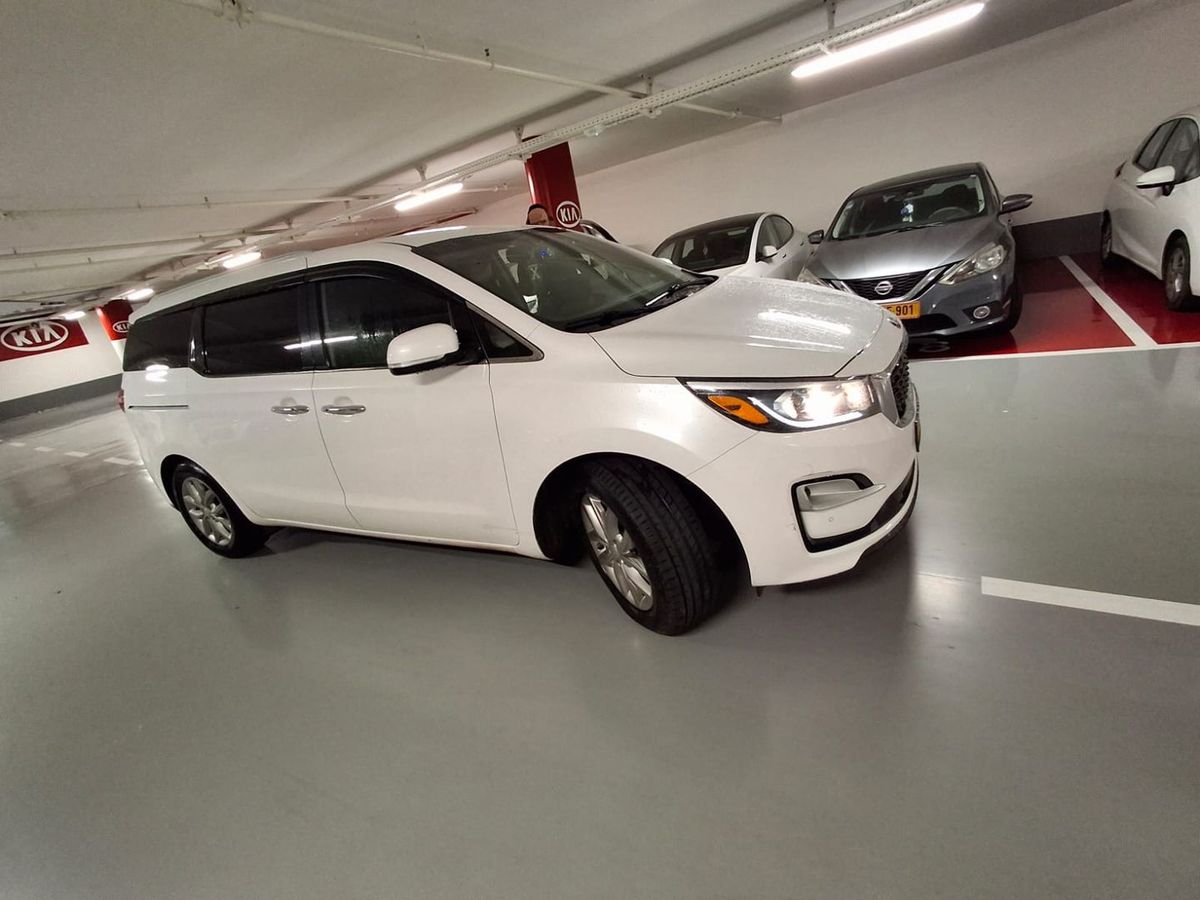 Kia Carnival 2nd hand, 2019, private hand