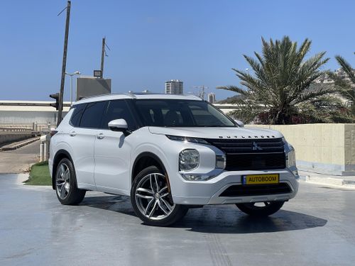 Mitsubishi Outlander, 2023, photo