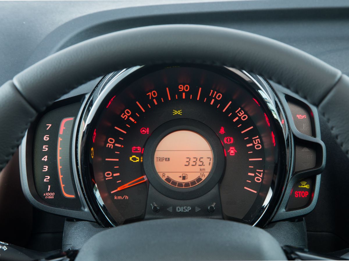Peugeot 108 2014. Tableau de bord. Mini 5-portes, 1 génération