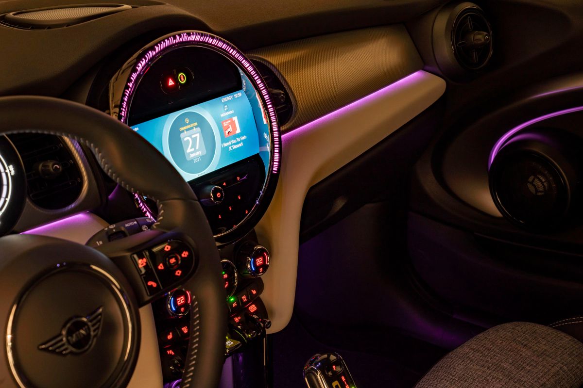 MINI Hatch 2021. Multimédia. Mini 3-portes, 3 génération, restyling 2