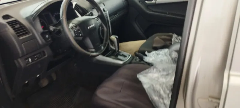Isuzu D-Max 2nd hand, 2013