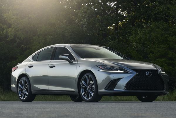 Lexus ES 2018. Carrosserie, extérieur. Berline, 7 génération