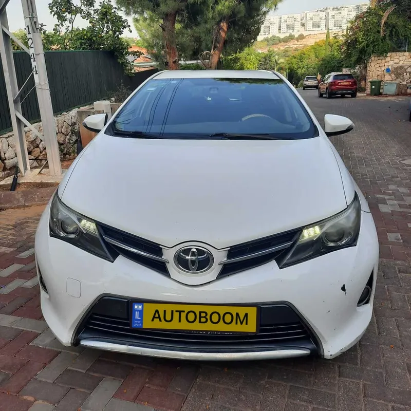 Toyota Auris 2nd hand, 2013, private hand