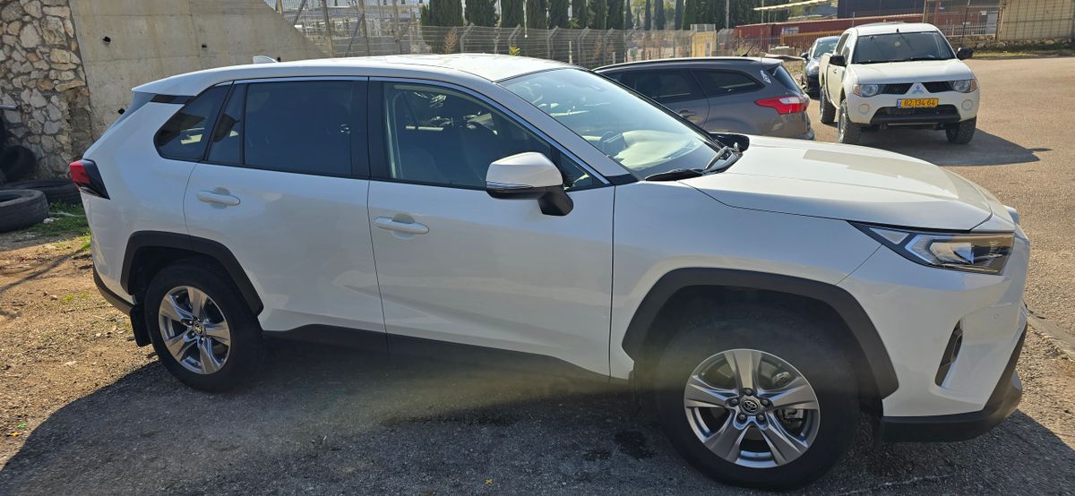 Toyota RAV4 2nd hand, 2021, private hand