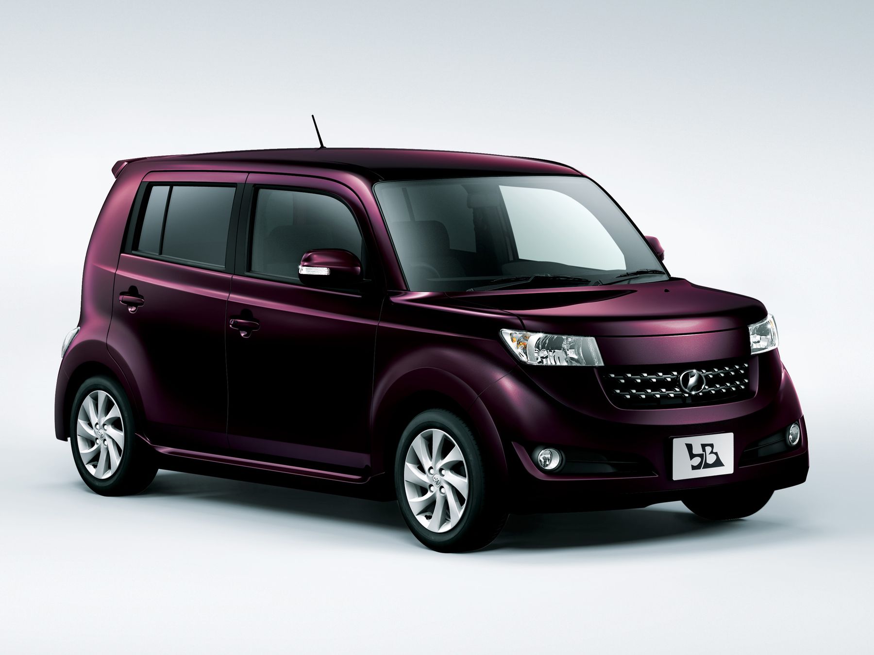 Изменения дизайна и технологий во втором поколении Toyota bB (2005-2016)