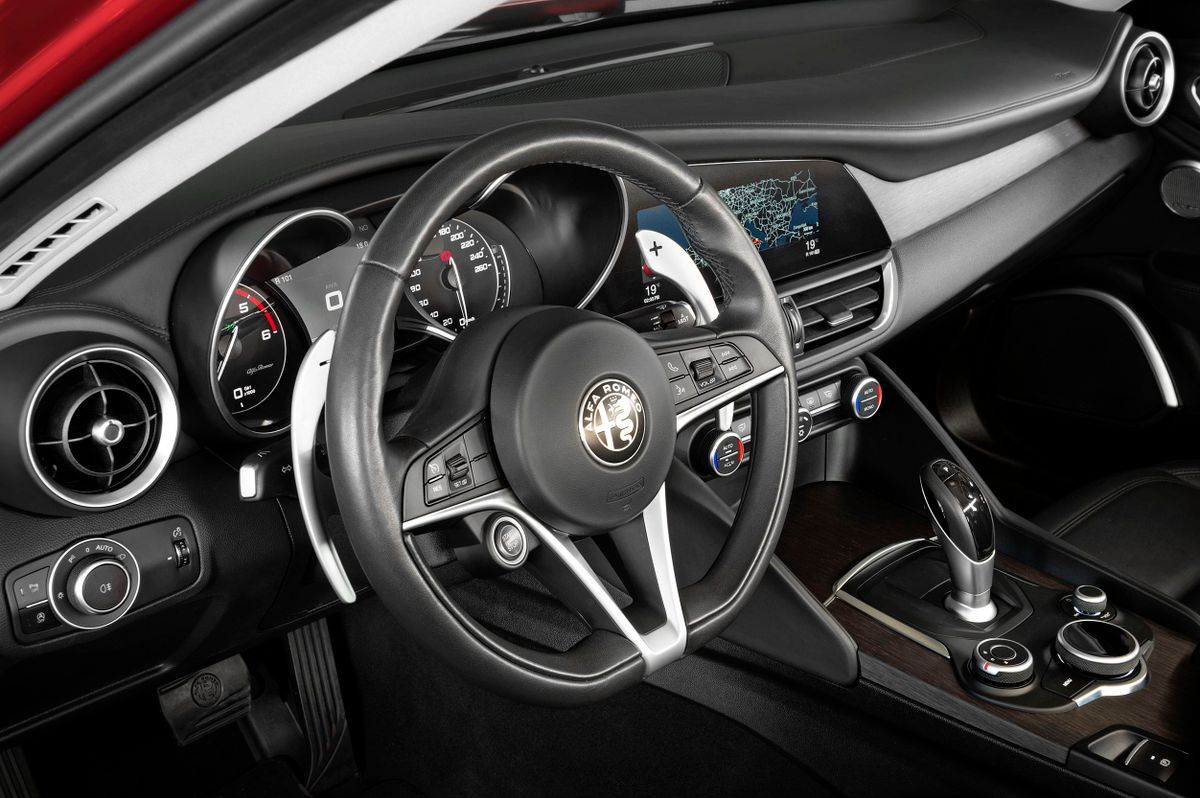 Alfa Romeo Giulia 2015. Dashboard. Sedan, 2 generation