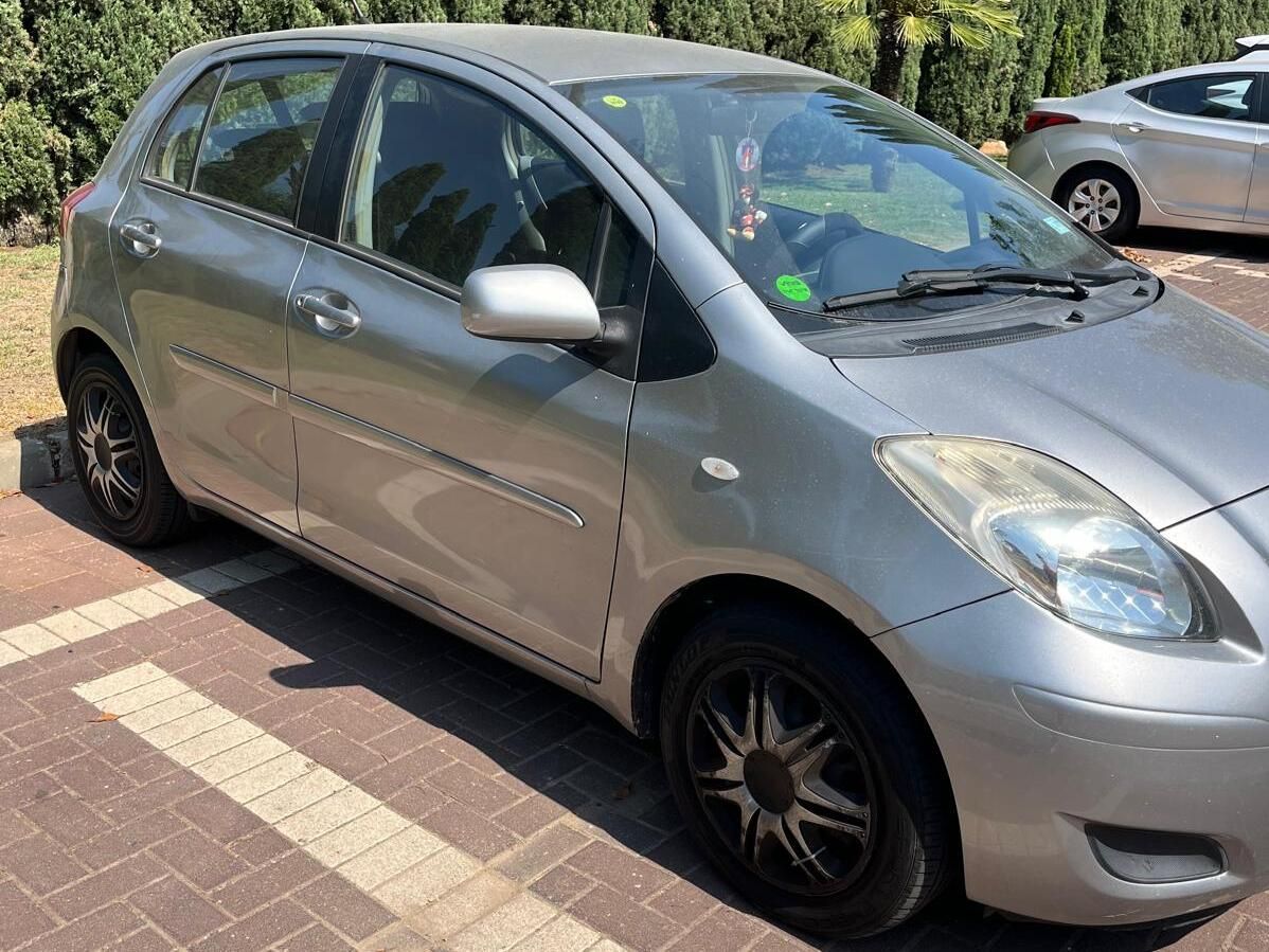 Toyota Yaris с пробегом, 2010, частная рука