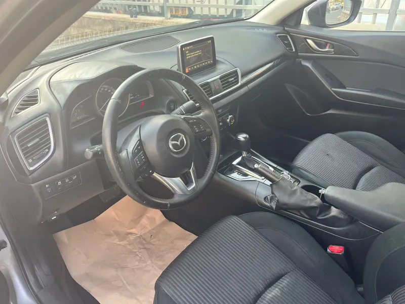 Mazda 3 2nd hand, 2015