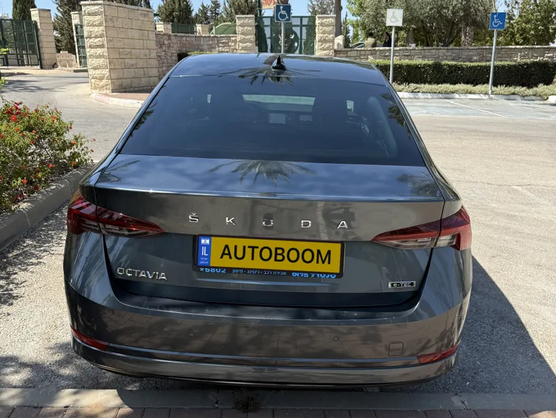 סקודה אוקטביה יד 2 רכב, 2022, פרטי
