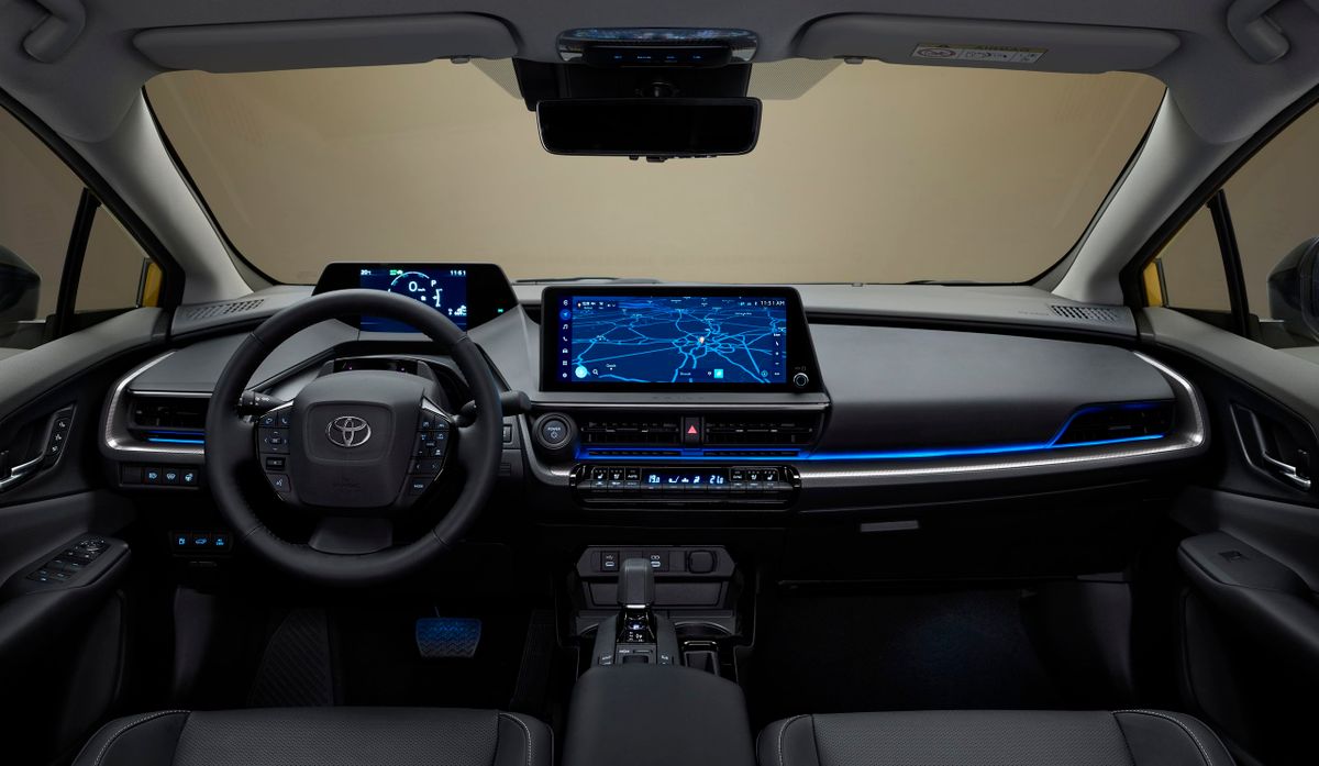 Toyota Prius Plug-In 2023. Tableau de bord. Liftback, 5 génération