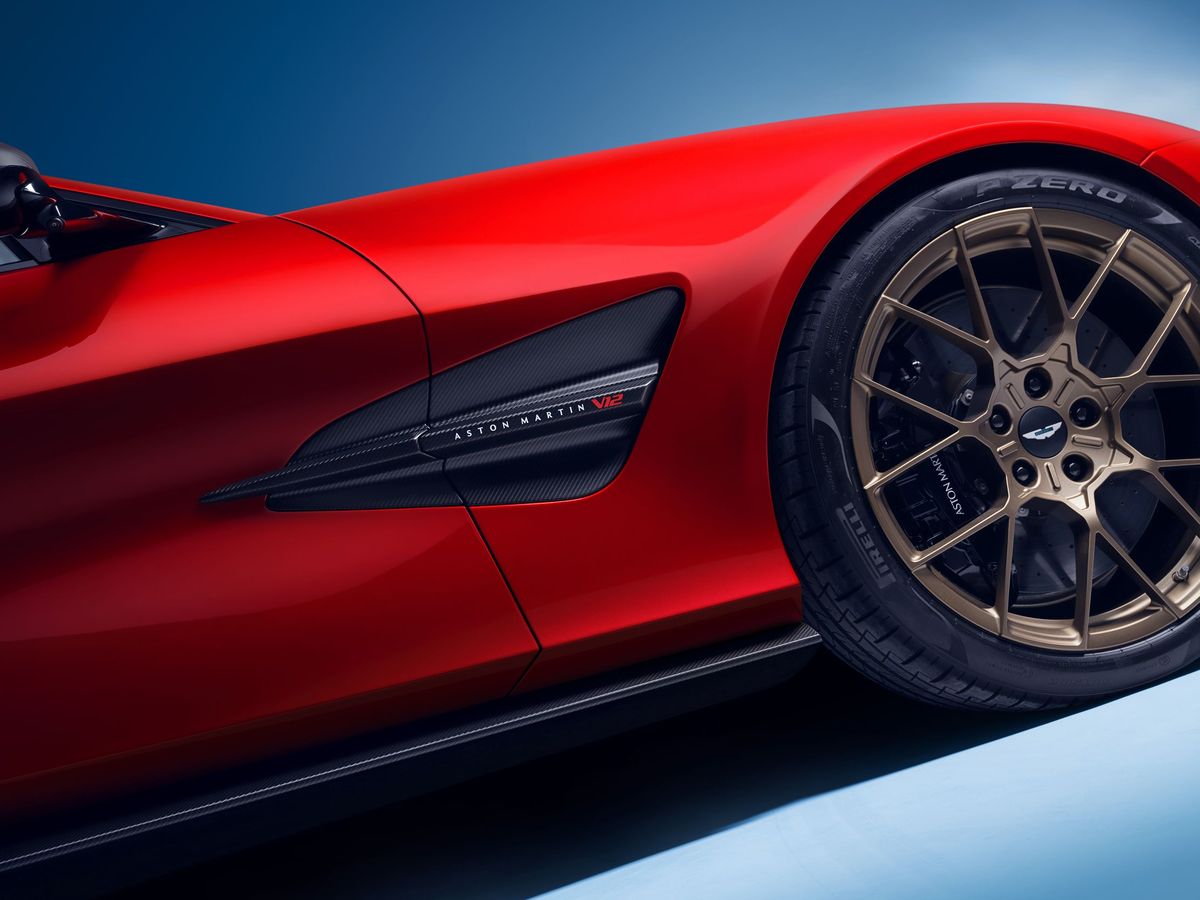 Aston Martin Vanquish 2024. Кузов, экстерьер. Купе, 3 поколение