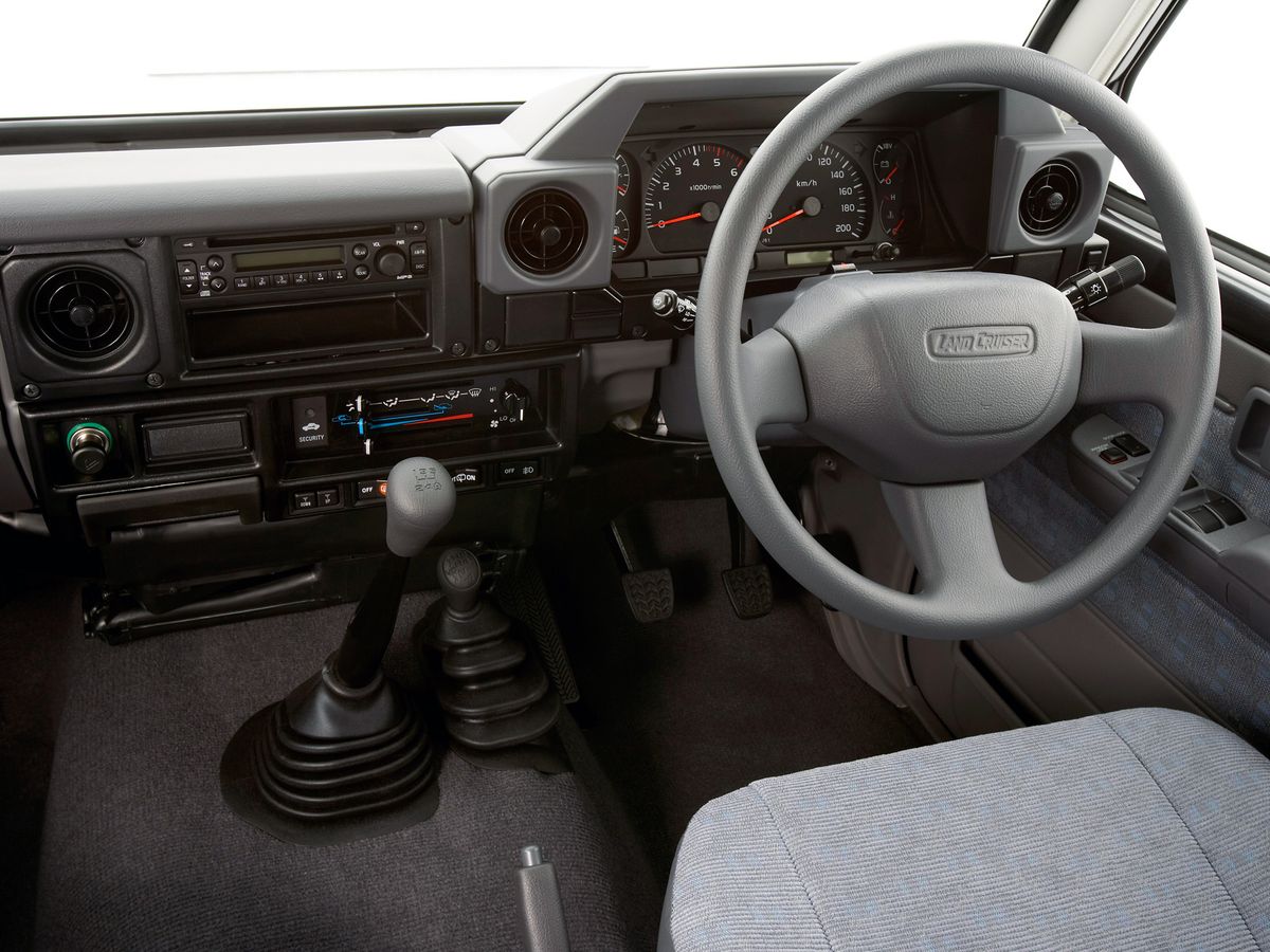 Toyota LC 1999. Tableau de bord. VUS 5-portes, 8 génération, restyling 2