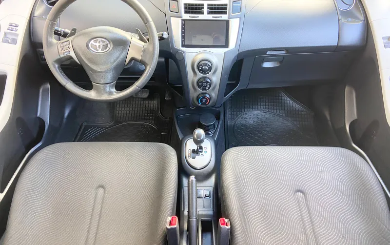 Toyota Yaris 2nd hand, 2011