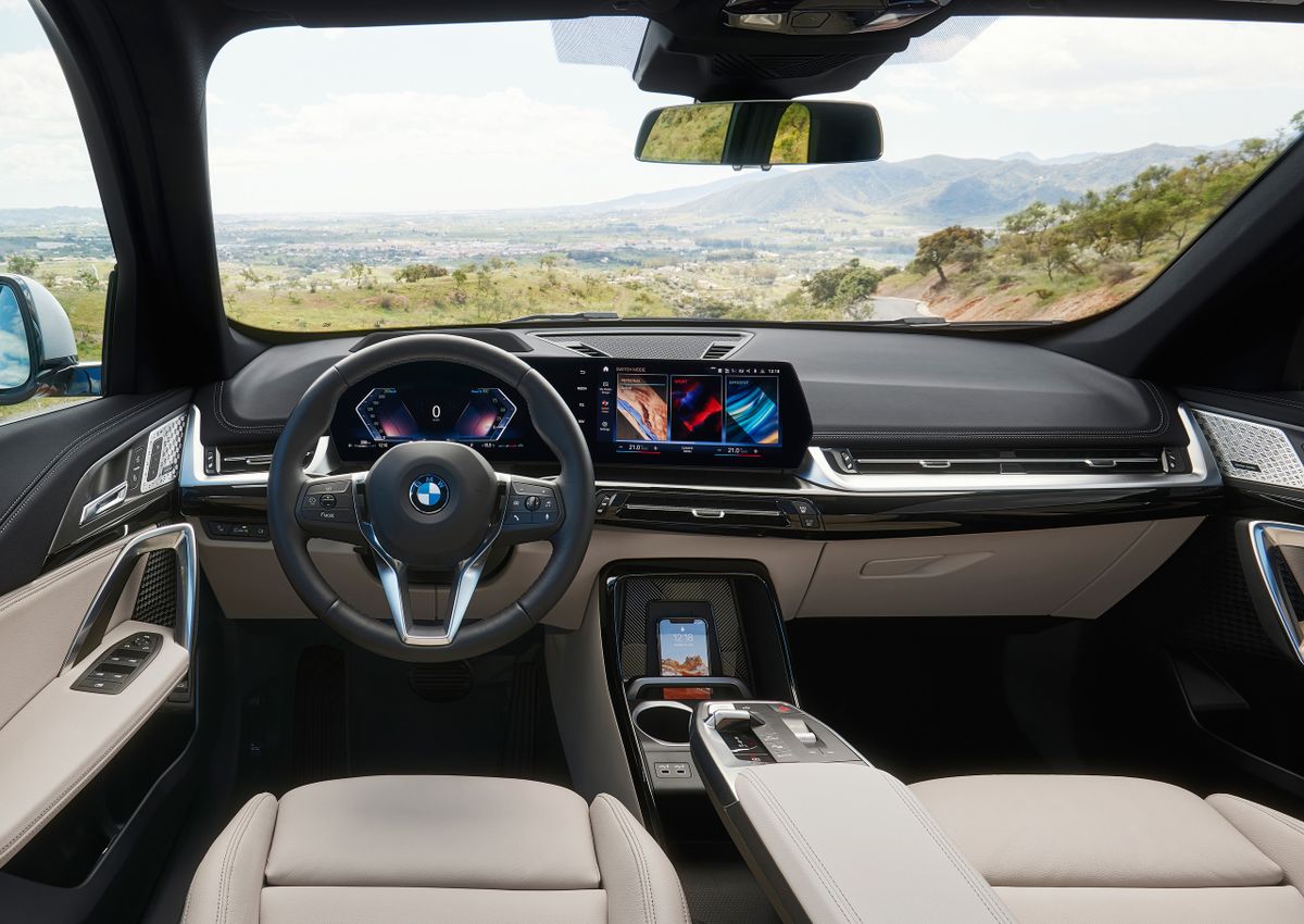 بي إم دبليو X1 2022. المقاعد الأمامية. SUV ٥ أبواب, 3 الجيل