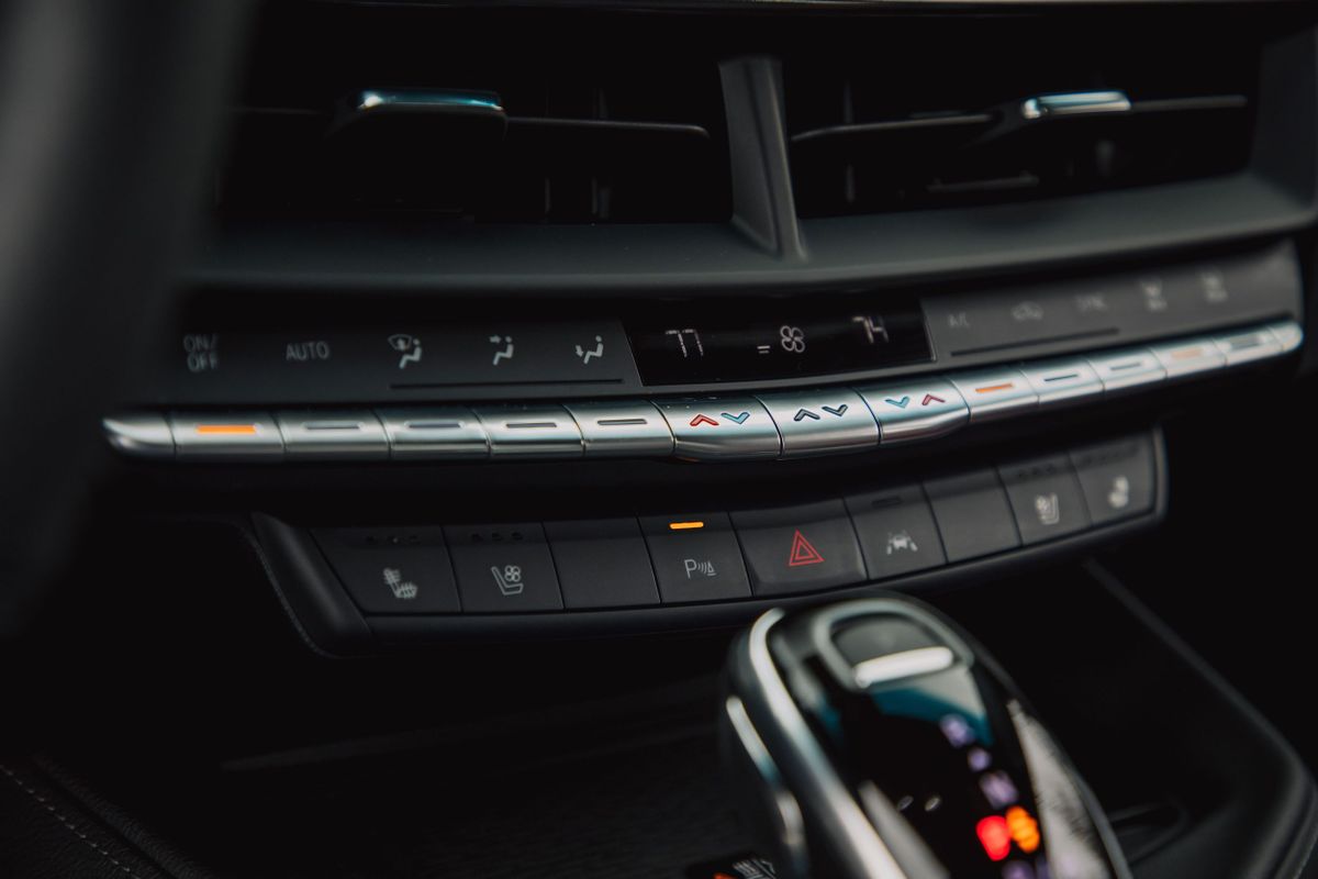 Cadillac CT4-V 2019. Center console. Sedan, 1 generation