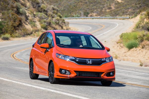 Honda Fit 2017. Carrosserie, extérieur. Mini 5-portes, 3 génération, restyling