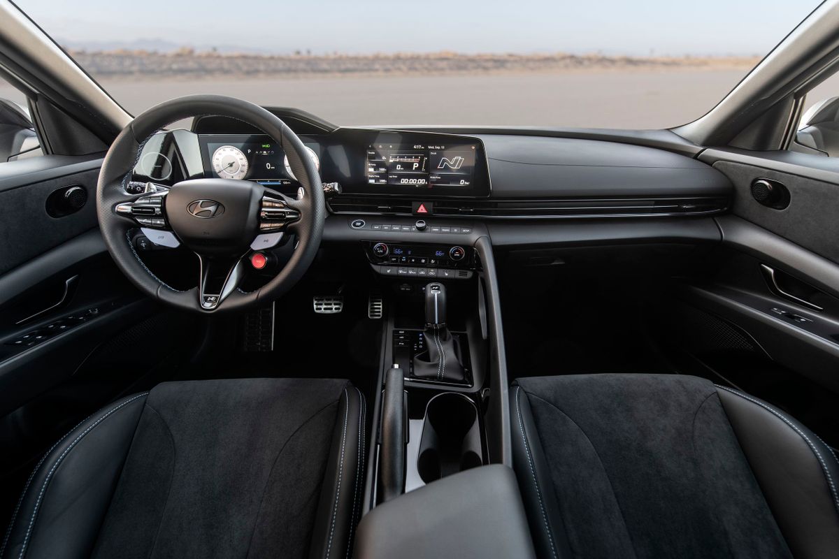 Hyundai Elantra 2023. Передние сидения. Седан, 7 поколение, рестайлинг