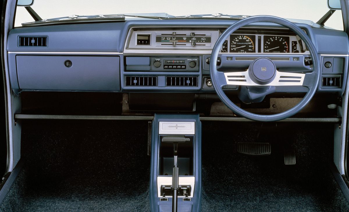 Mitsubishi Lancer 1982. Dashboard. Sedan, 4 generation