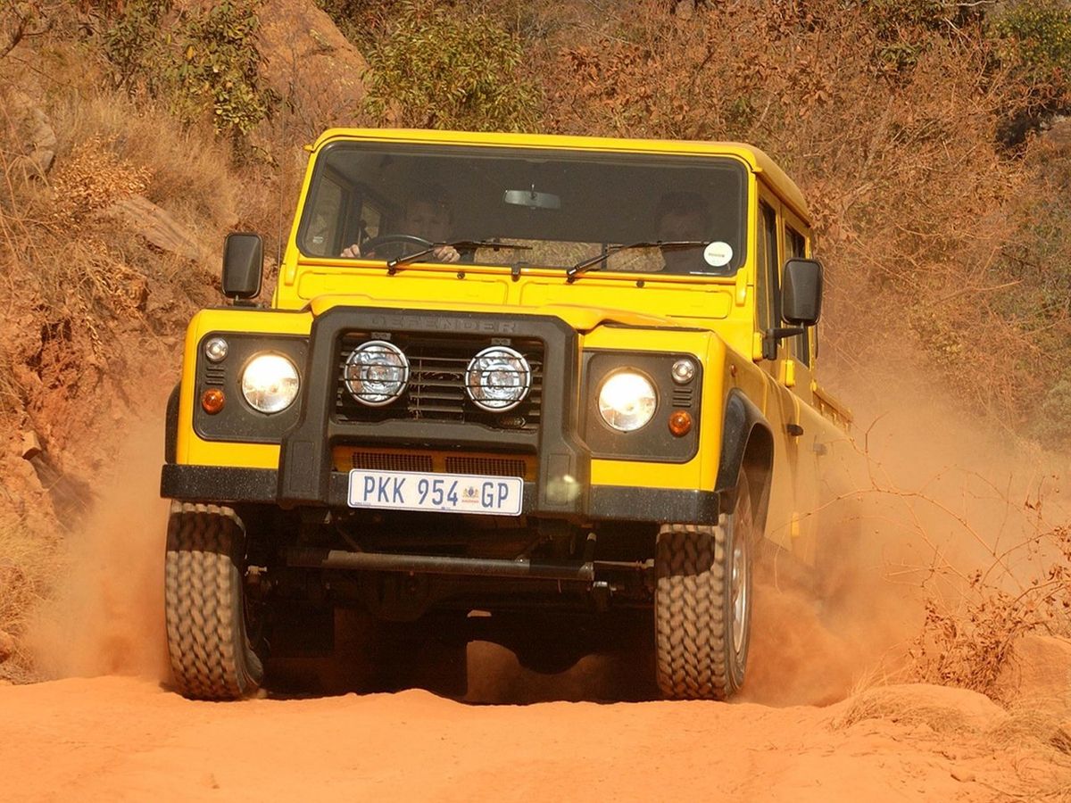 Land Rover Defender 1990. Carrosserie, extérieur. 2 pick-up, 1 génération