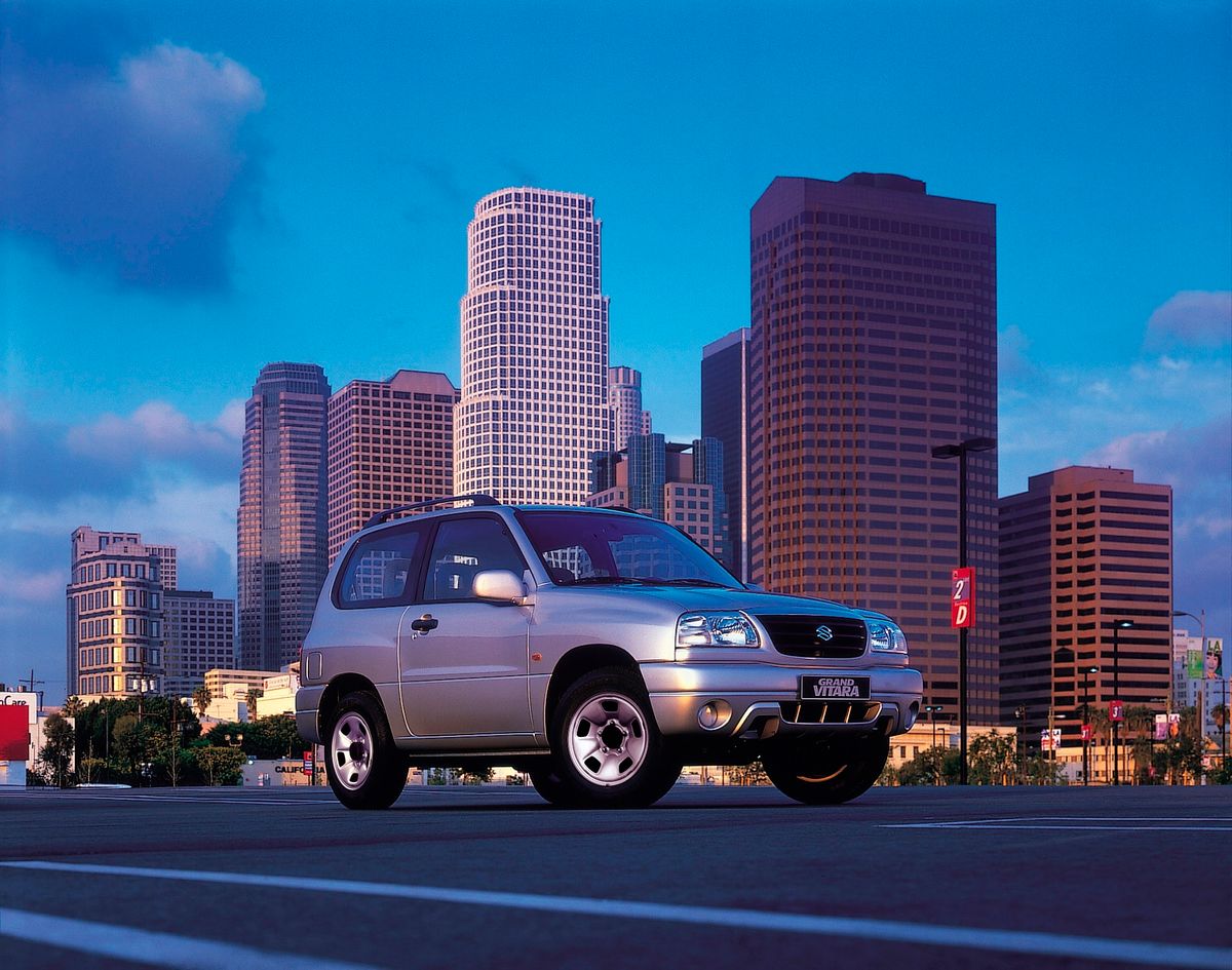 סוזוקי  גרנד ויטרה 1997. מרכב, צורה. רכב שטח 3 דלתות, 2 דור