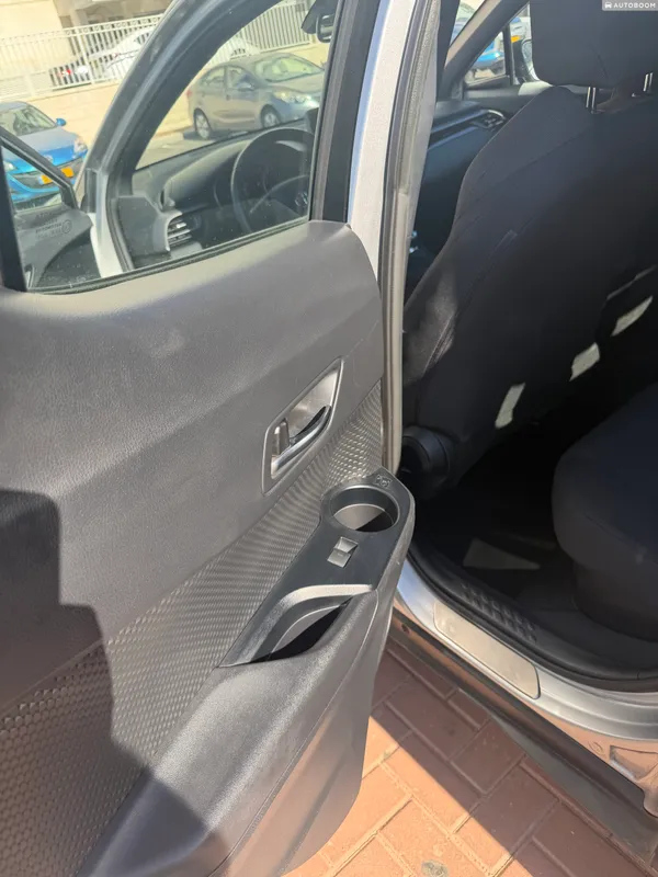 Toyota C-HR 2nd hand, 2023