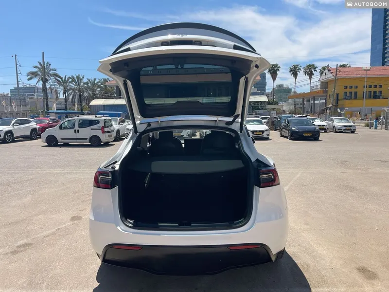 Tesla Model Y с пробегом, 2023