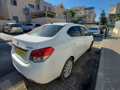 Mitsubishi Attrage 2ème main, 2015