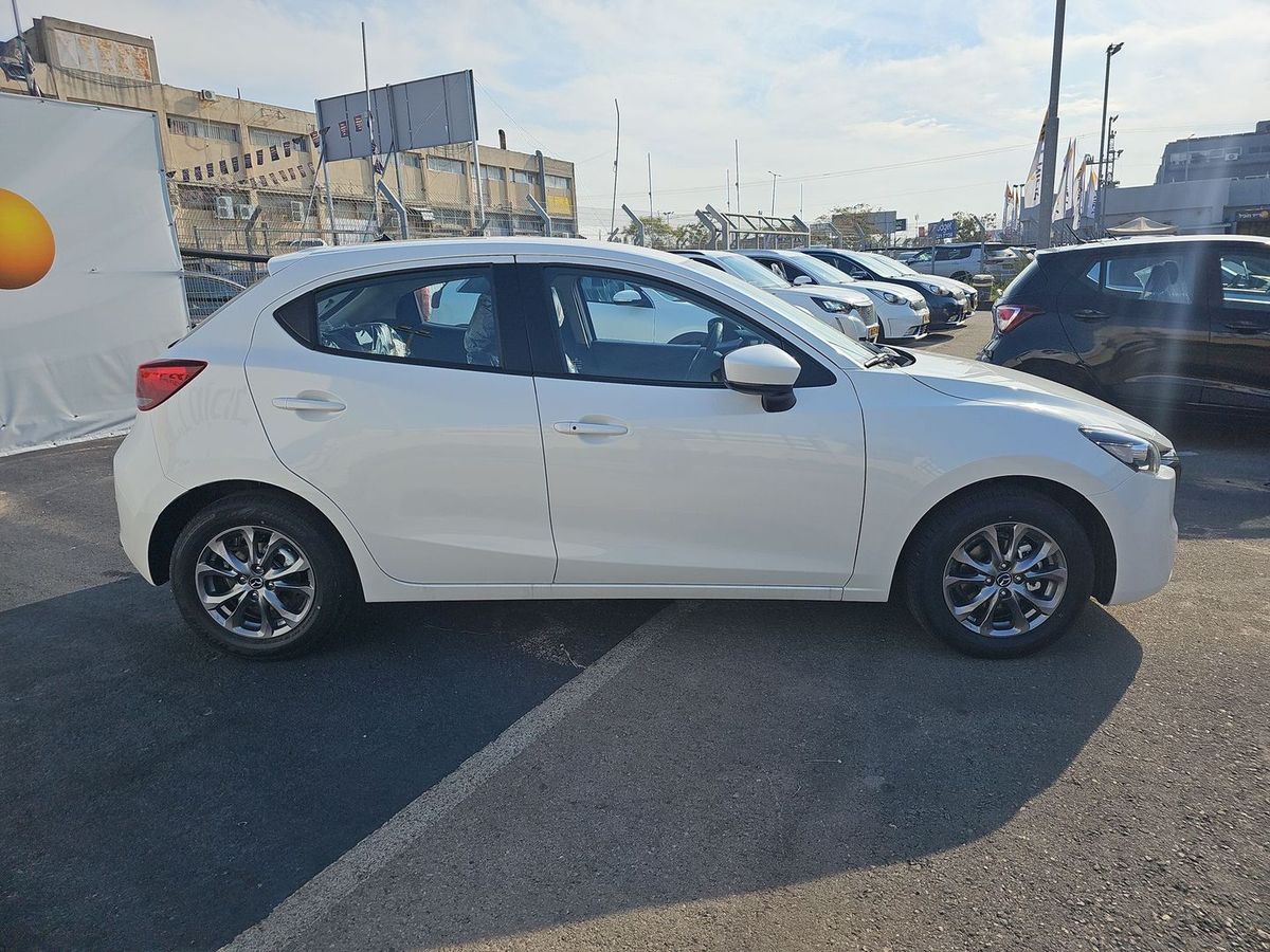 Mazda 2 nouvelle voiture, 2025