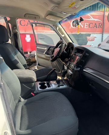 Mitsubishi Pajero 2nd hand, 2014