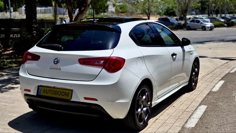 Alfa Romeo Giulietta с пробегом, 2015