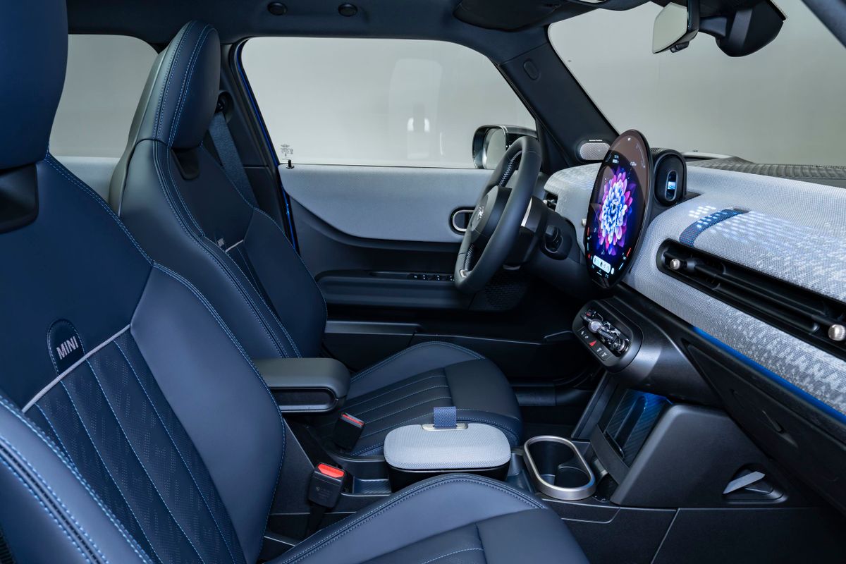 MINI Hatch 2023. Передние сидения. Мини 5 дверей, 4 поколение