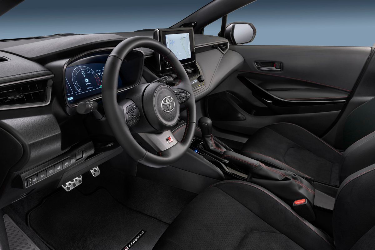 Toyota Corolla. Передние сидения.