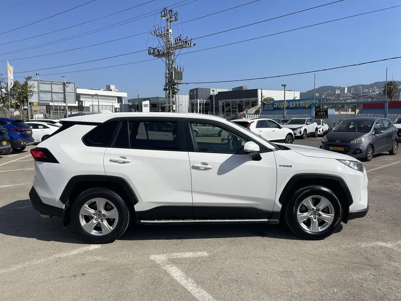 Toyota RAV4 с пробегом, 2021, частная рука