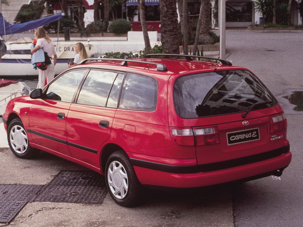 טויוטה קרינה E 1992. מרכב, צורה. סטיישן 5 דלתות, 1 דור