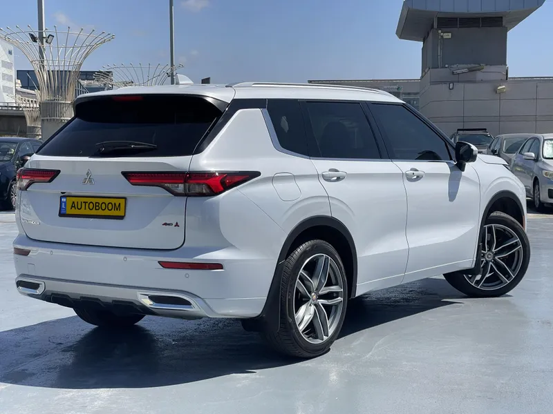 Mitsubishi Outlander с пробегом, 2023, частная рука