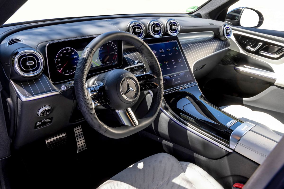 Mercedes GLC 2022. Front seats. SUV 5-doors, 2 generation