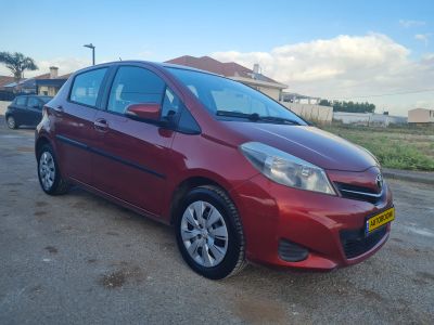 Toyota Yaris, 2012, photo