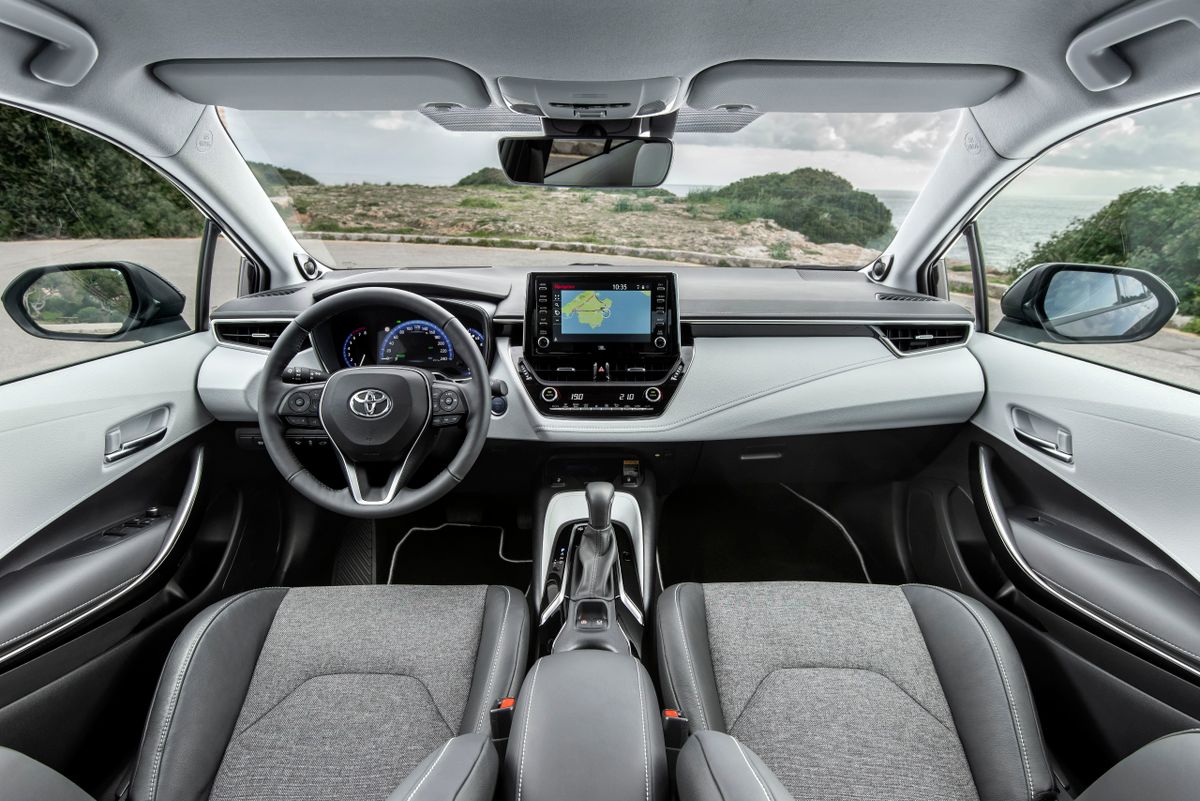 Toyota Corolla 2018. Front seats. Estate 5-door, 12 generation