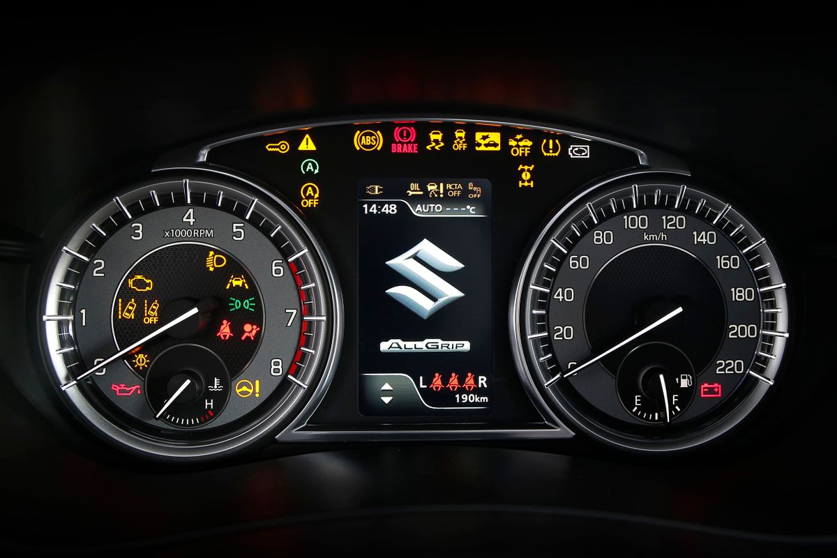Suzuki Crossover 2021. Tableau de bord. VUS 5-portes, 3 génération