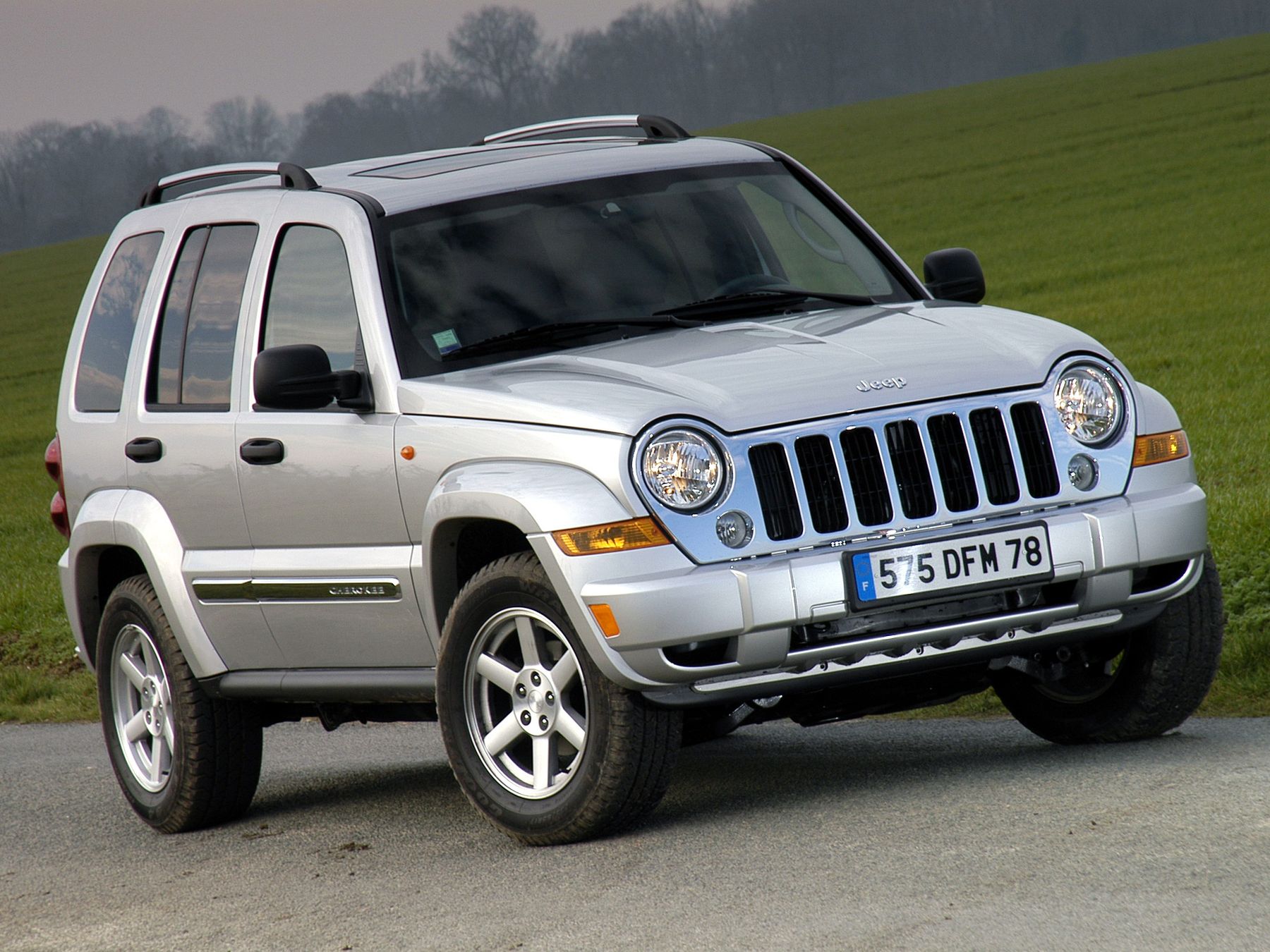 Чероки авто ру. Jeep Cherokee KJ 2007. Jeep Cherokee KJ 2005. 2004 Jeep Cherokee KJ. Джип Чероки Либерти 2001-2007.