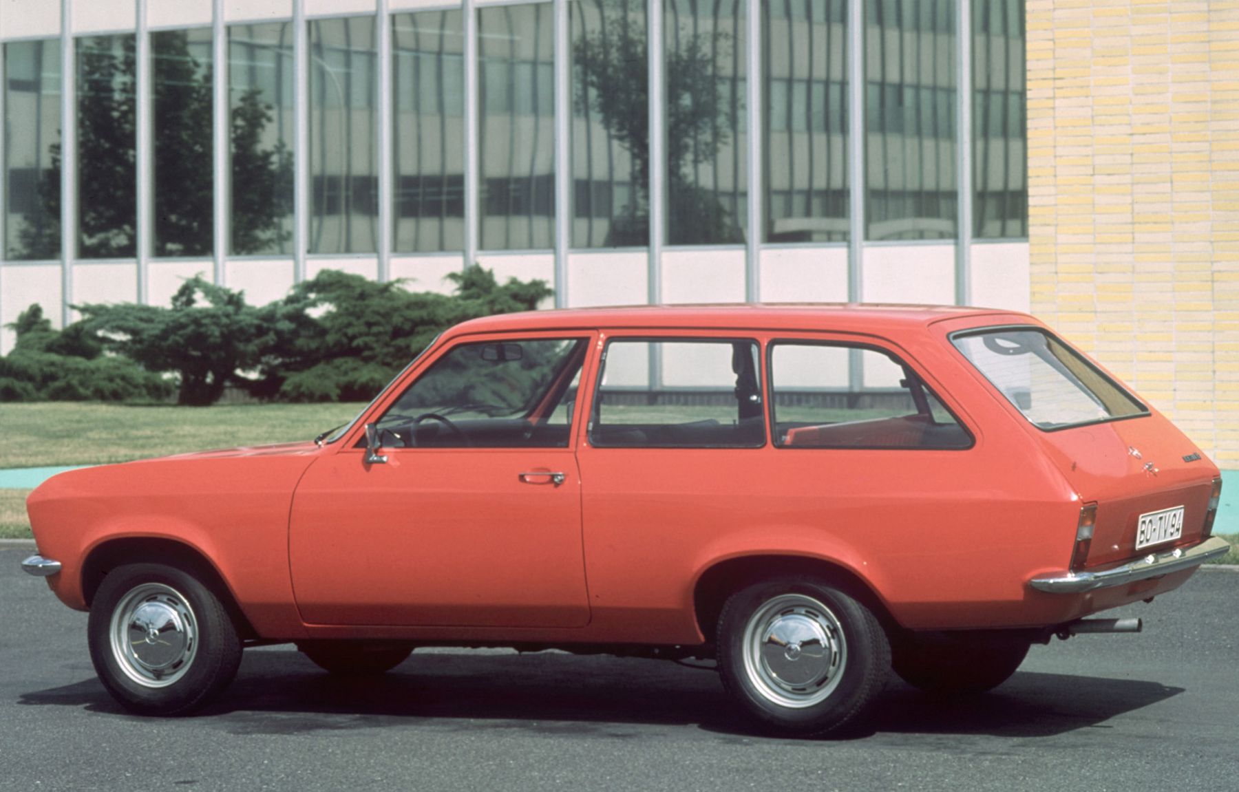 Опель 1 поколение. Opel Ascona 1970. Опель Аскона 1970. Opel Ascona универсал. Опель Аскона 1975.