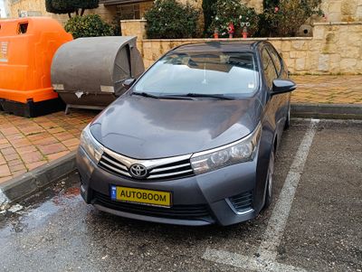 Toyota Corolla 2nd hand, 2014